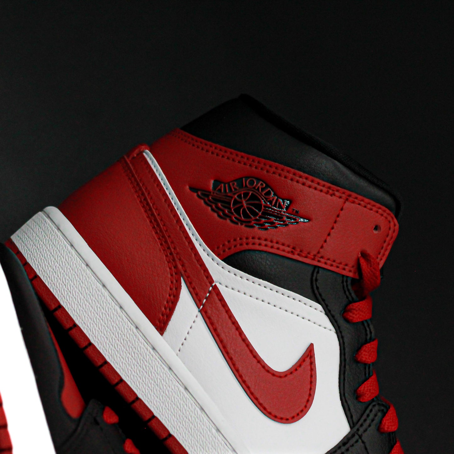 Jordan 1 Mid Black Red